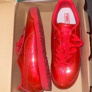 Puma tennis sneakers